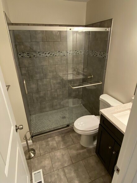 Building Photo - 7687 Brams Hill Dr