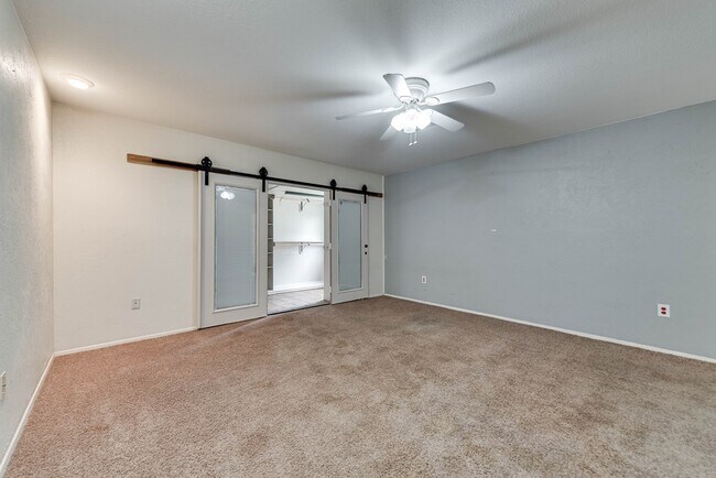 Building Photo - 6209 Glenhaven Dr