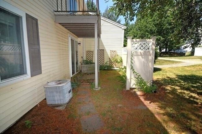 Building Photo - 1 Village Hill Ln