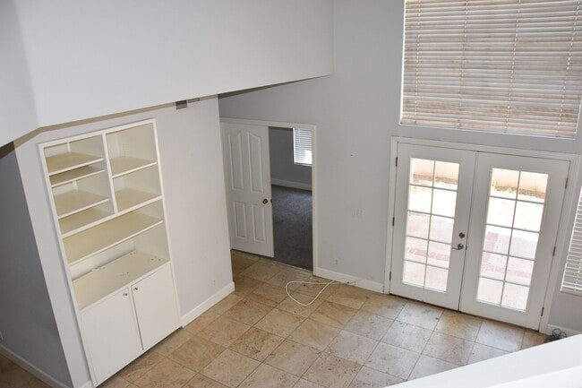Building Photo - 8215 E White Oak Ridge