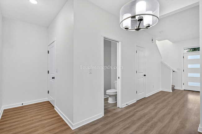 Building Photo - 13838 SE Knight St