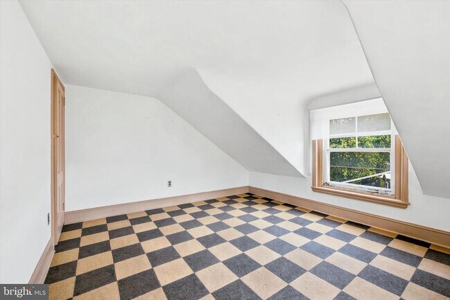 Building Photo - 712 E Hector St