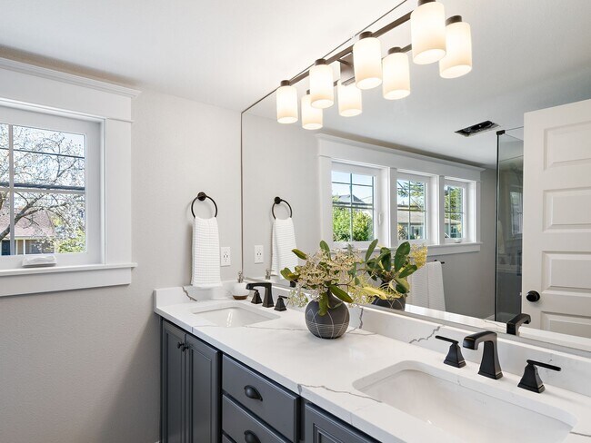 Building Photo - Gorgeous, updated 3-bdr Vernon bungalow w/...