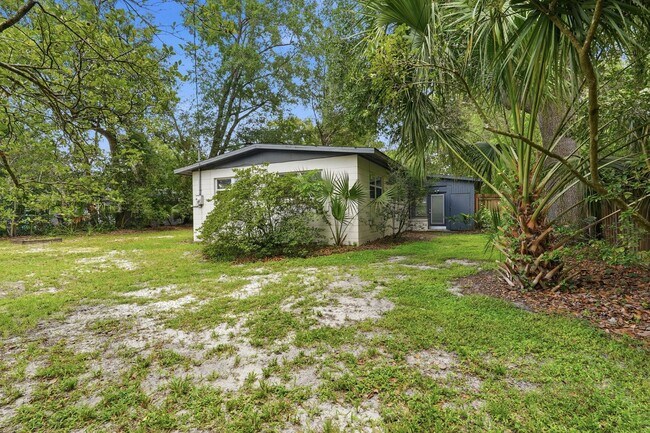 Building Photo - 1038 NE 21 Ave