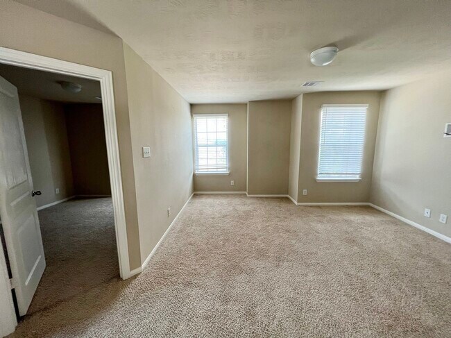 Building Photo - 10831 Woodwind Shadows Dr
