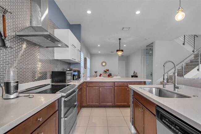 Building Photo - 3332 W 95th Terrace