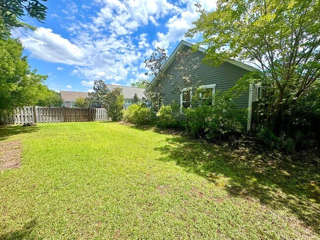 Building Photo - Cozy 3 Bedroom, 2 Bath, Fenced in Backyard in the Neighborhoods of Holly Ridge