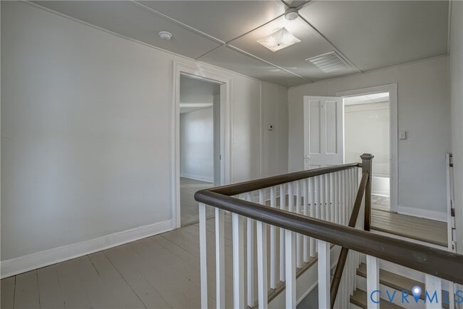 Building Photo - 5277 River Rd W