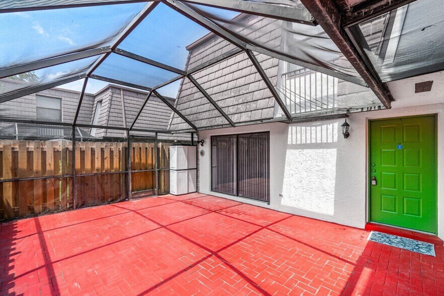 Building Photo - 7577 Courtyard Run W