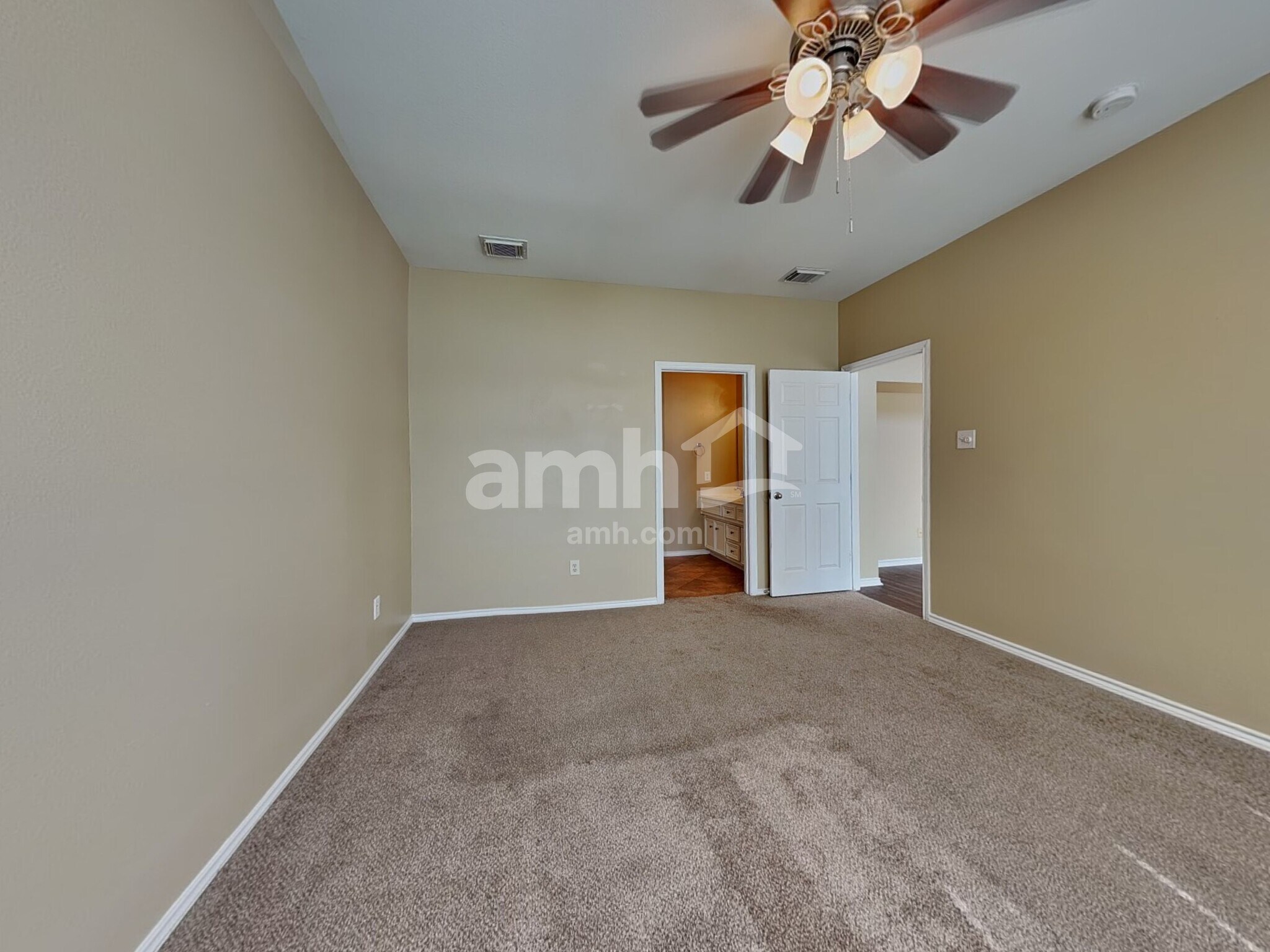 Building Photo - 2718 Lakecrest Way Dr