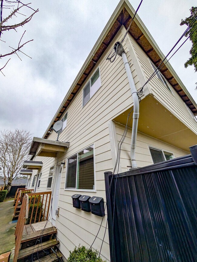 Building Photo - 5623 SE 84th Ave