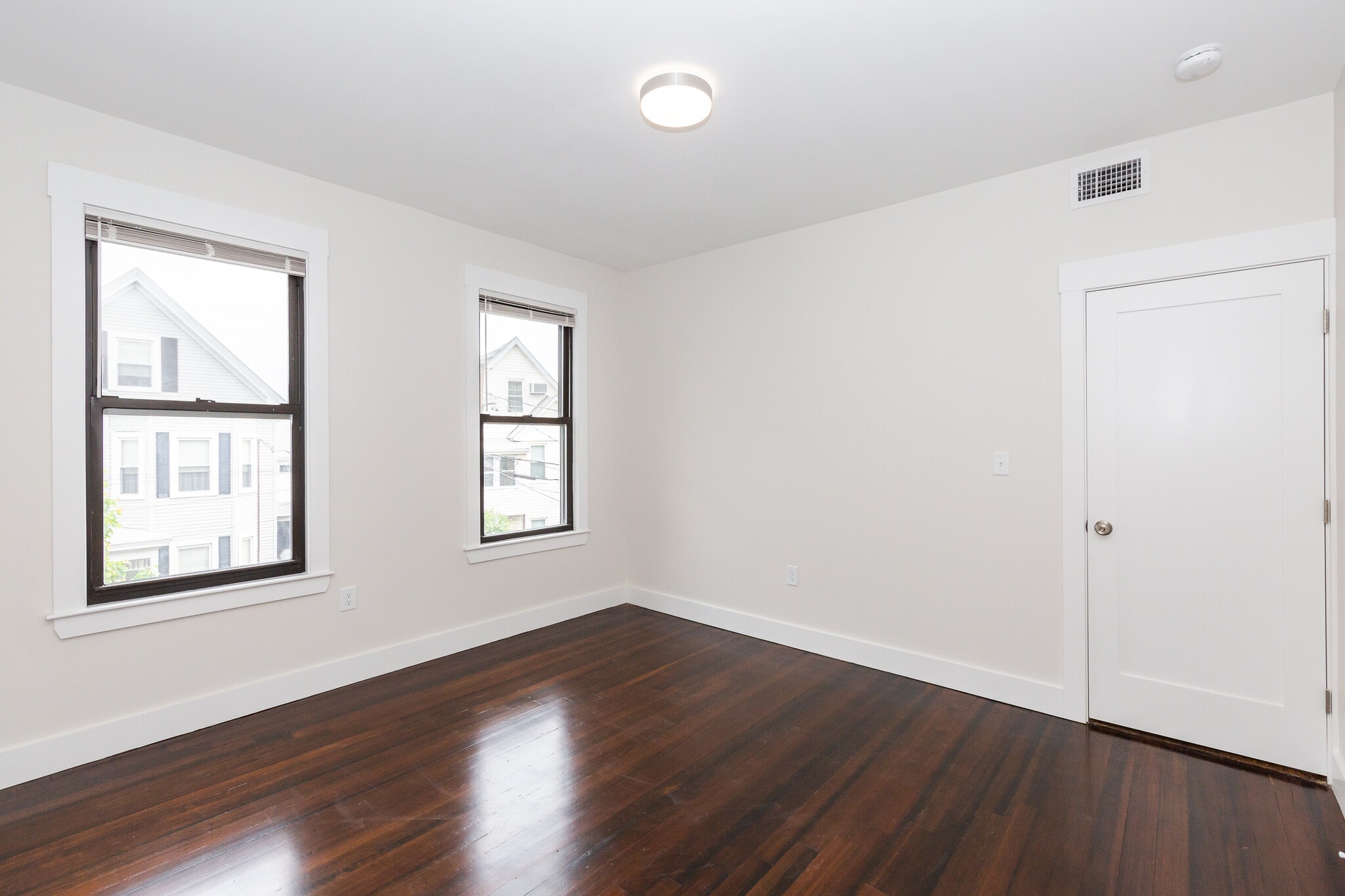 Building Photo - 20 Clary St