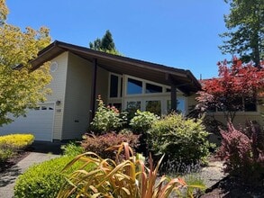 Building Photo - Charming 3bed/2.5Bath Bennett Valley Home...