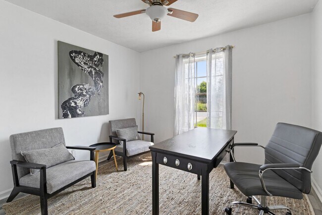 Building Photo - Beautiful Clarksville Home - Great Location!