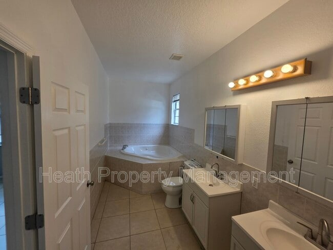 Building Photo - 5157 Rena St