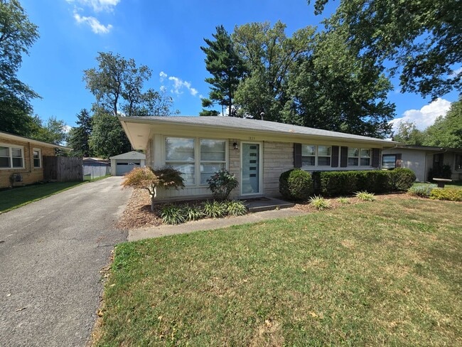 Building Photo - Newly remodeled 3 bed/1 bath home with a 1...