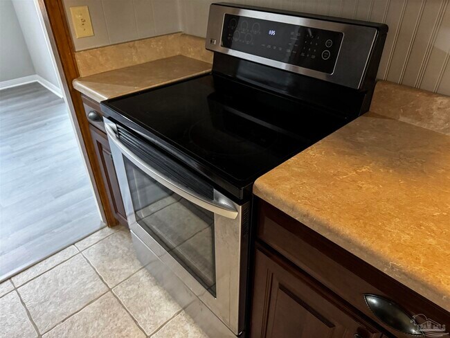 Building Photo - 5941 Leesway Blvd