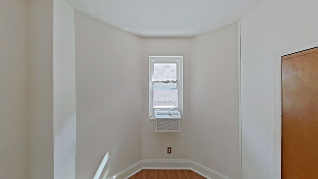 Building Photo - 2629 S Rosewood St