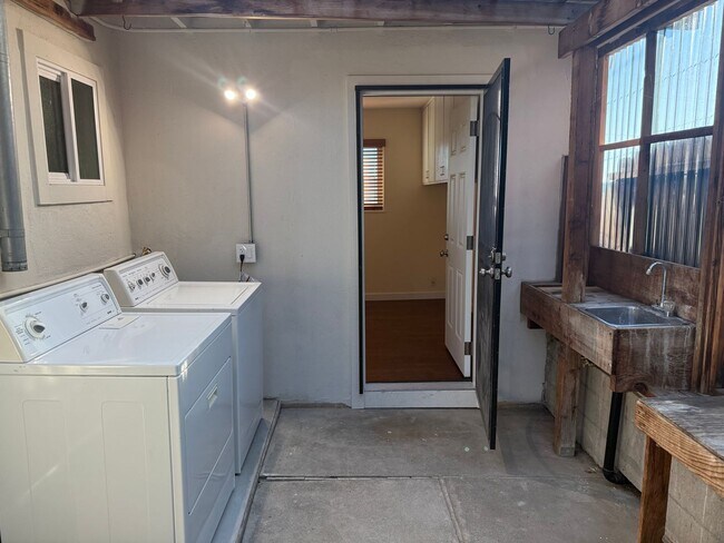 Building Photo - Stunning 2-bedroom, 1.5-bath Modern home in Vallejo with bountiful water views & walking distance...