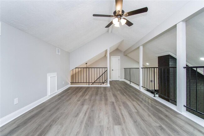 Building Photo - 4014 Alshire Dr