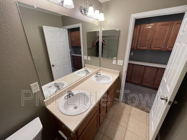 Building Photo - 5571 Fullerton Cir