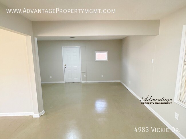 Building Photo - 4983 Vickie Dr