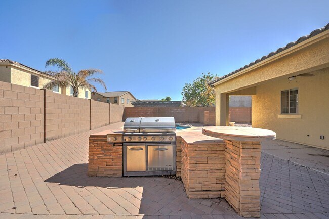 Building Photo - AVAILABLE NOW IN SHAMROCK ESTATES GILBERT!!!