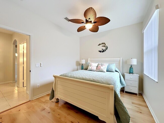 Building Photo - 1343 Shoreline Cir