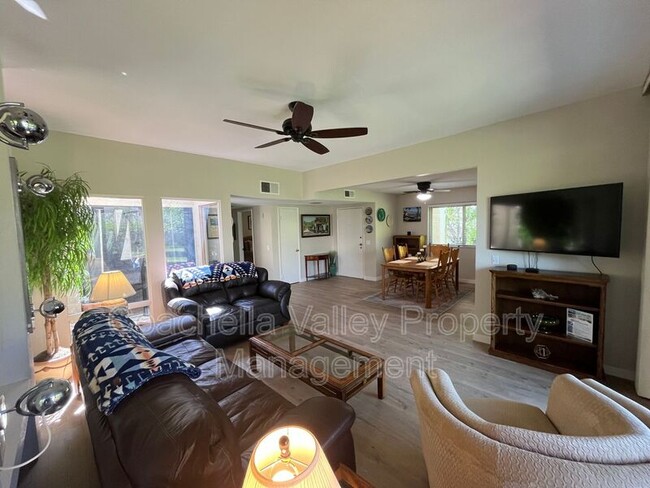 Building Photo - 643 N Vía Acapulco