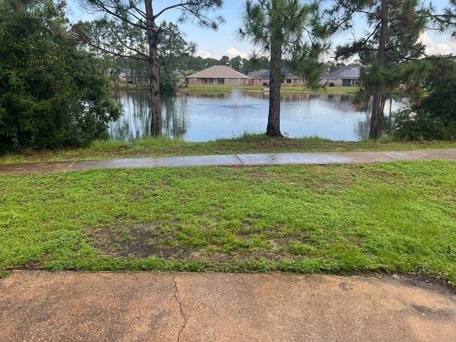 Building Photo - Located in the gated community of Parker's...