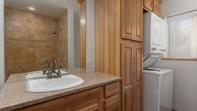 Building Photo - 524 A Juniper
