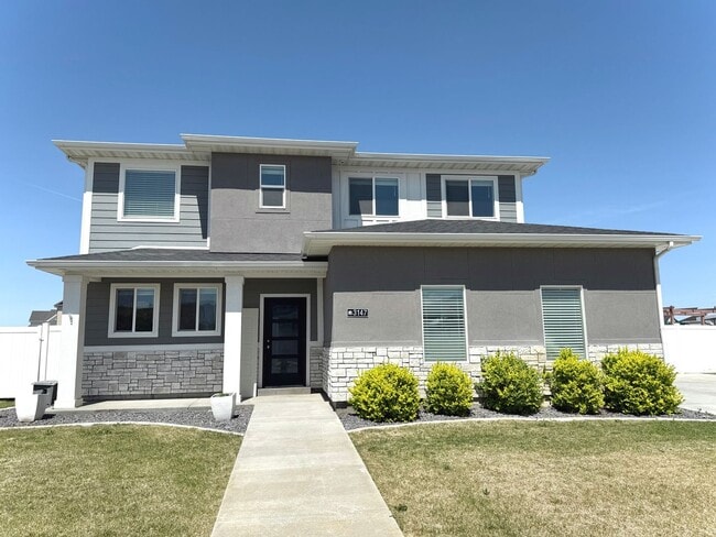 Primary Photo - 4 bedroom 2.5 bath Plain City House