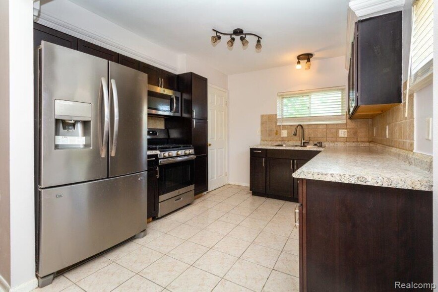 Building Photo - 26211 Linwood St