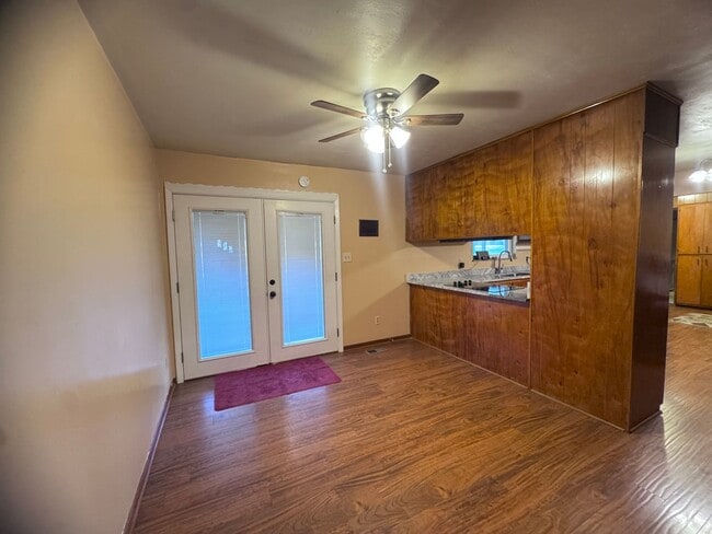 Building Photo - Friendsville 37737 - 3 bedroom, 2.5 bath home - Contact Jackie Mills (865) 748-2851