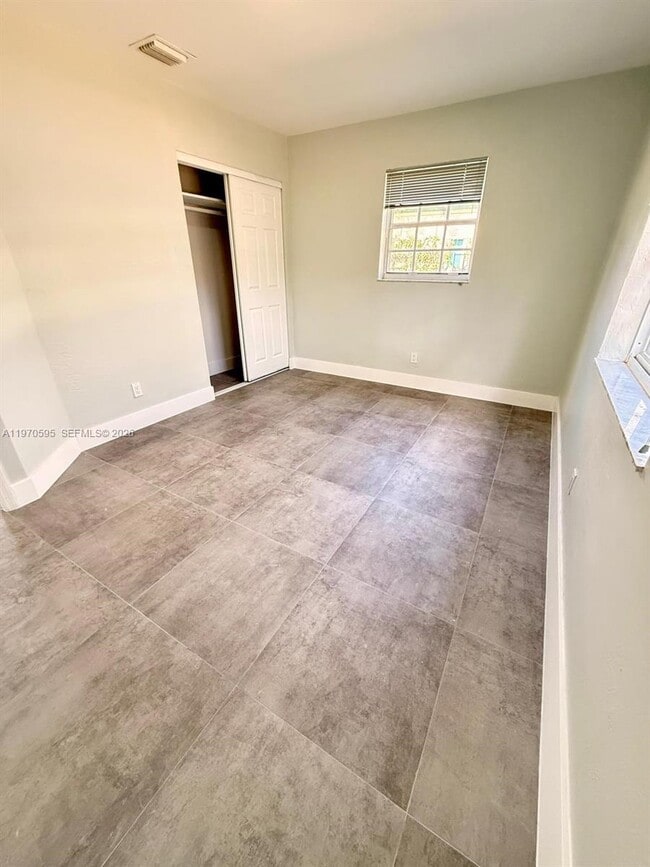 Building Photo - 4021 SW 27th St