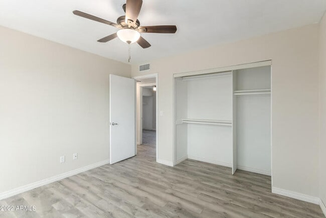 Building Photo - 3 Bedroom Home avaliable in Peoria on 3/31/2026