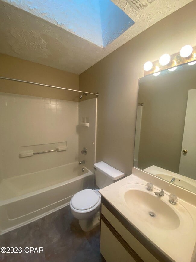 Building Photo - 136 Kristine Blvd