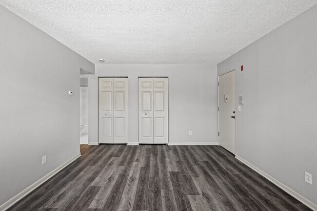 Building Photo - Rosco Apts-2720
