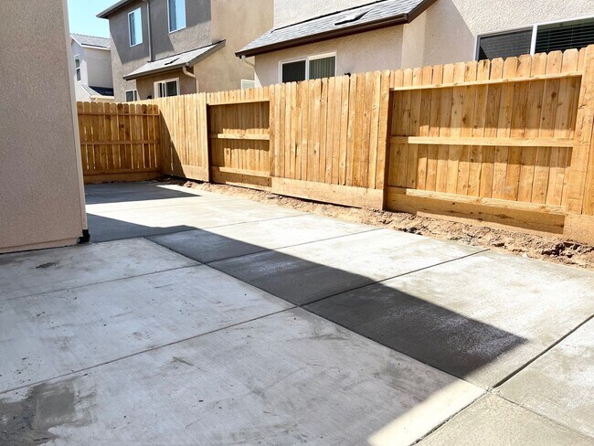 Building Photo - Brand new 3 bedroom / 2.5 bath in Clovis Unified School District