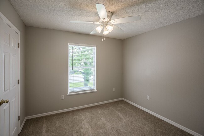 Building Photo - 1866 Hornsey Ct