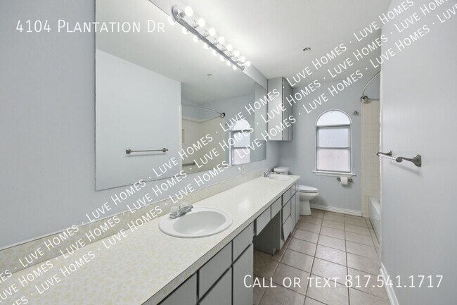 Building Photo - 4104 Plantation Dr