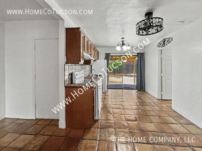 Building Photo - 4564 E Seneca St