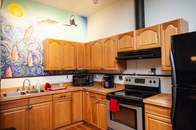 Building Photo - 119 S Main St