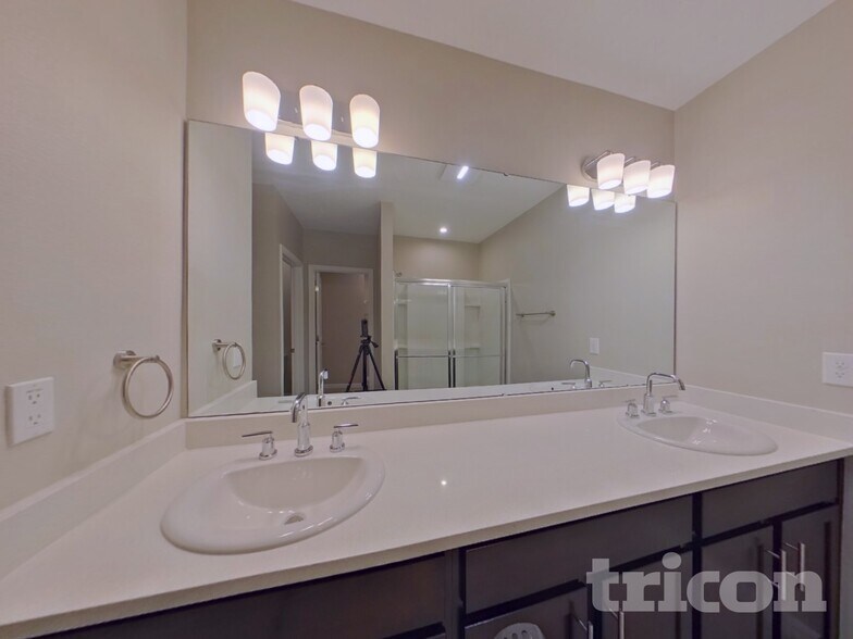 Building Photo - 220 Garnet Ave