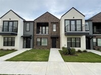 Building Photo - 2219 Reserve Wy