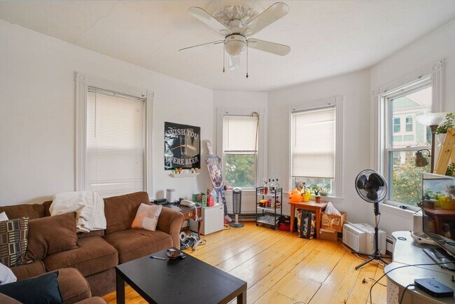Building Photo - Great Mission Hill 4 bed