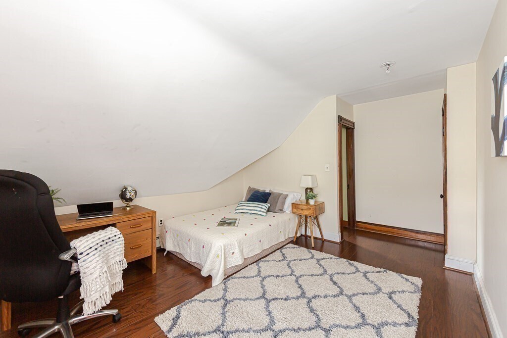 Building Photo - 90 Francis St