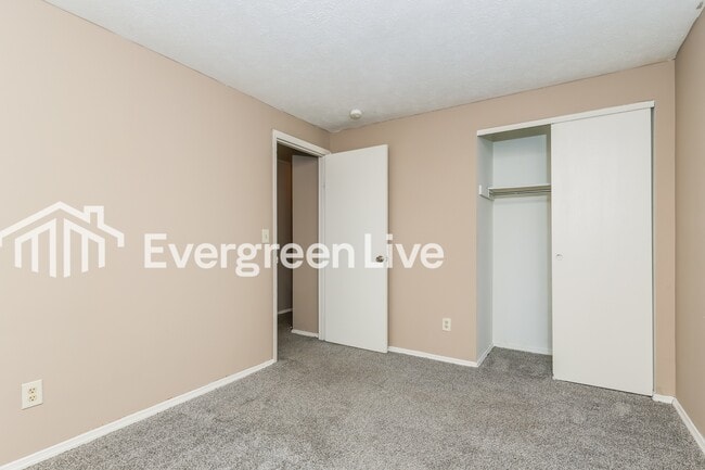 Building Photo - 2836 Miami Village Dr