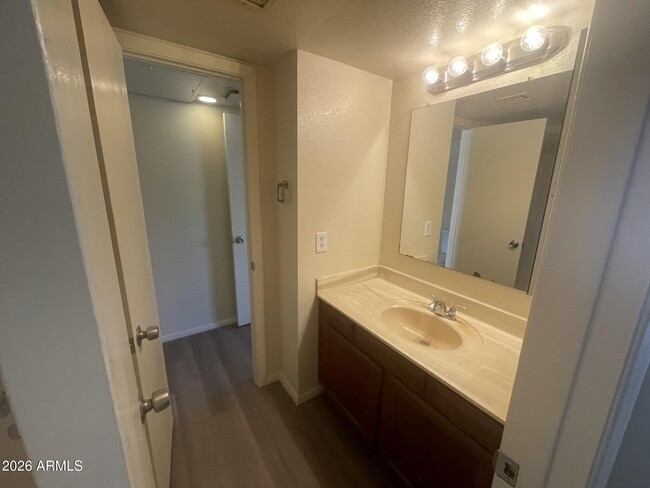 Building Photo - 2040 S Longmore