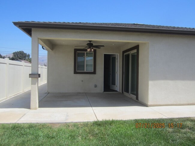 Building Photo - Immaculate Single Story Like New